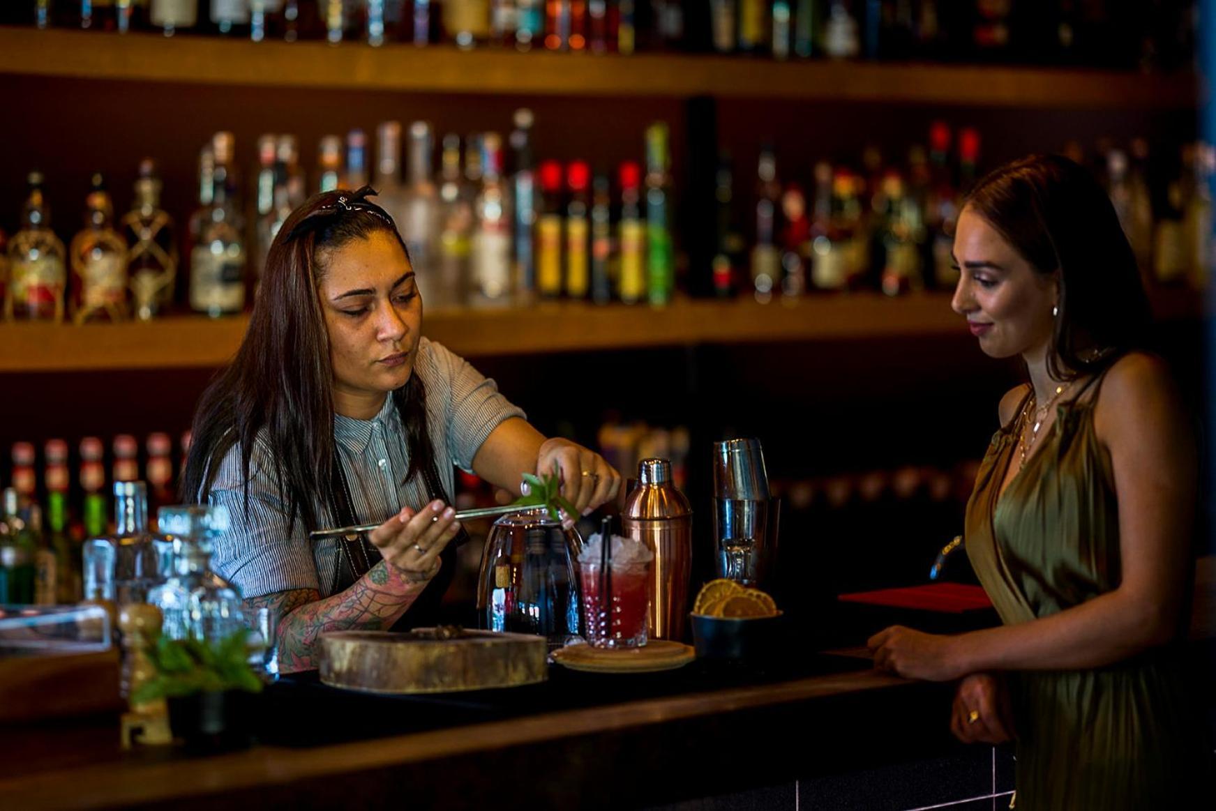 Octant Ponta Delgada Hotel Ngoại thất bức ảnh A bartender at work